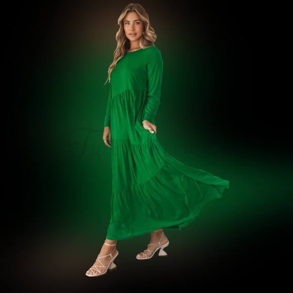 Emerald: Green Tiered Maxi Dress - Picture 2 of 3